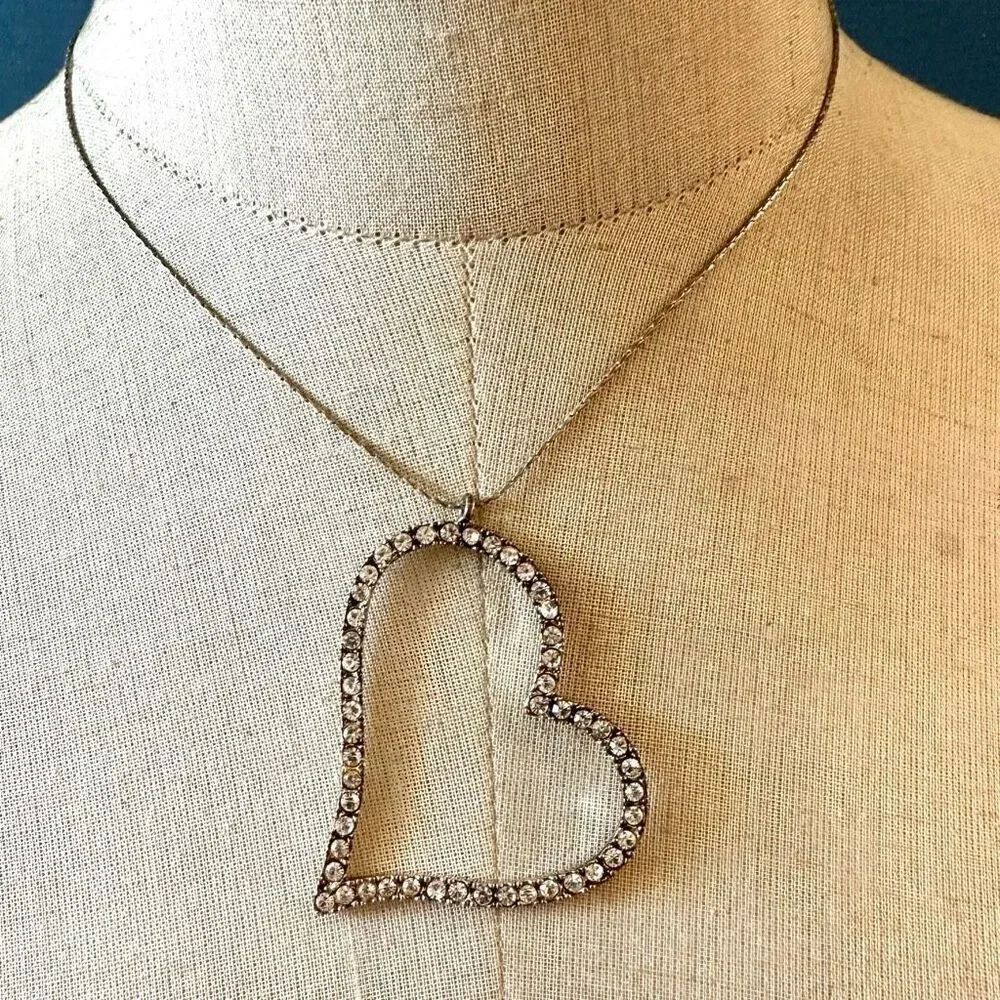 Silver tone rhinestone heart pendant necklace